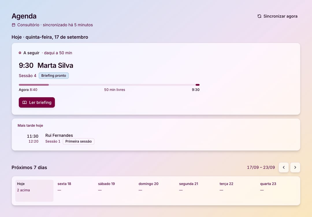 A agenda na app senexion: a próxima sessão, às 9:30, com a etiqueta «Briefing pronto» e o botão «Ler briefing», e a sessão seguinte, às 11:30, mais abaixo.